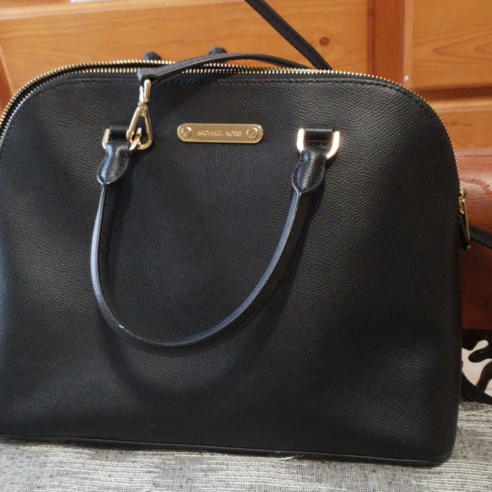 Micheal Kors leather purse
